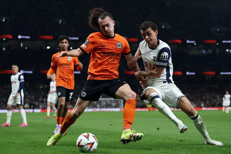 توتنهام وفرانكفورت